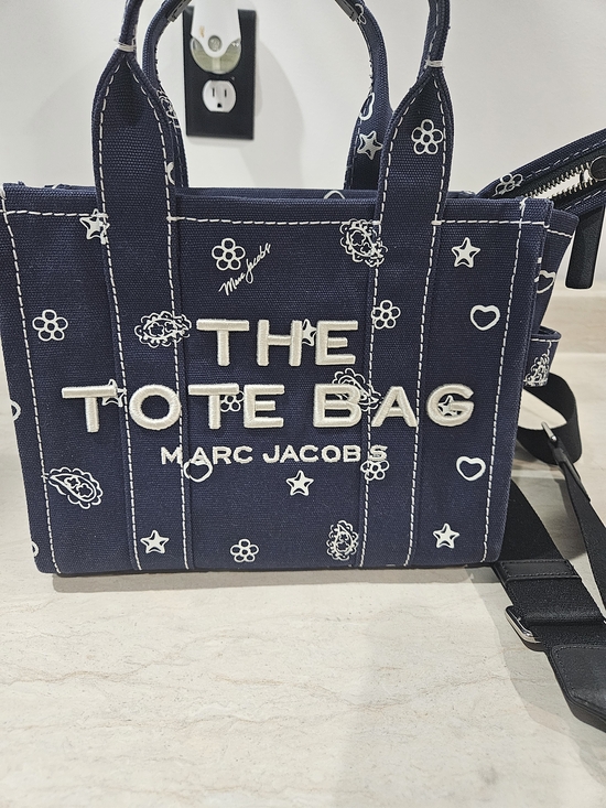 Marc Jacobs Handbags - Marc Jacobs Small Tote